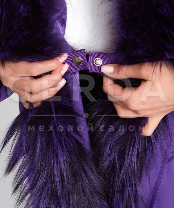 Пуховик с мехом енота женский фиолет