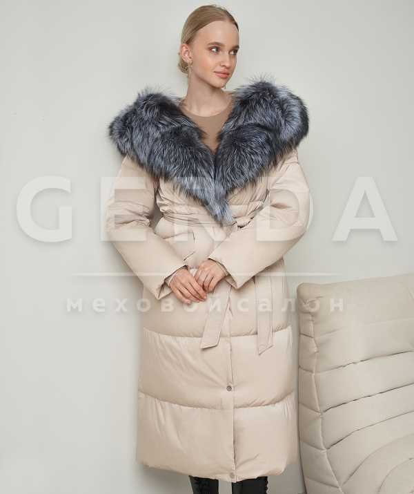 Пуховое пальто с мехом чернобурки 120 см беж