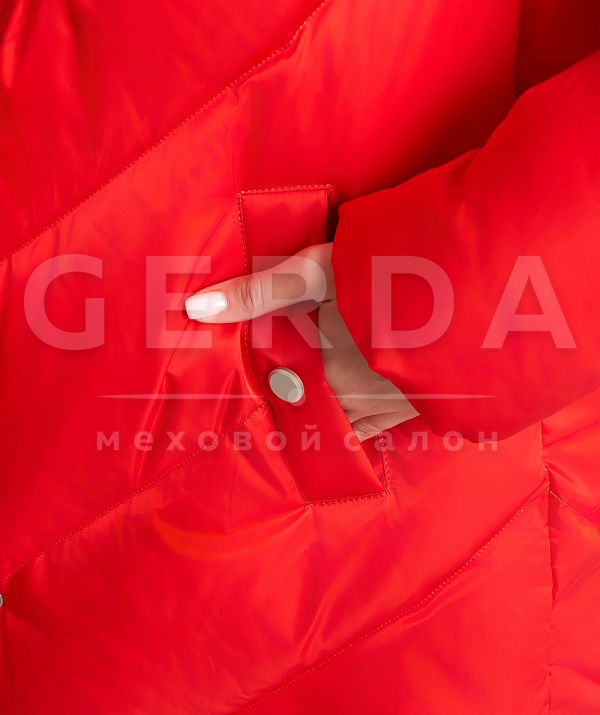 Женский пуховик с мехом чернобурки 90 см красный