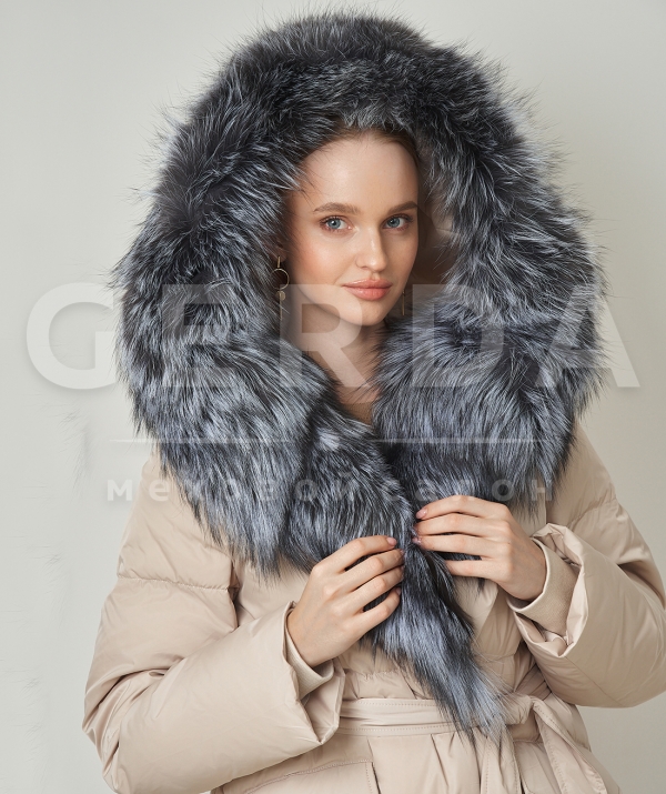 Пуховое пальто с мехом чернобурки 120 см беж