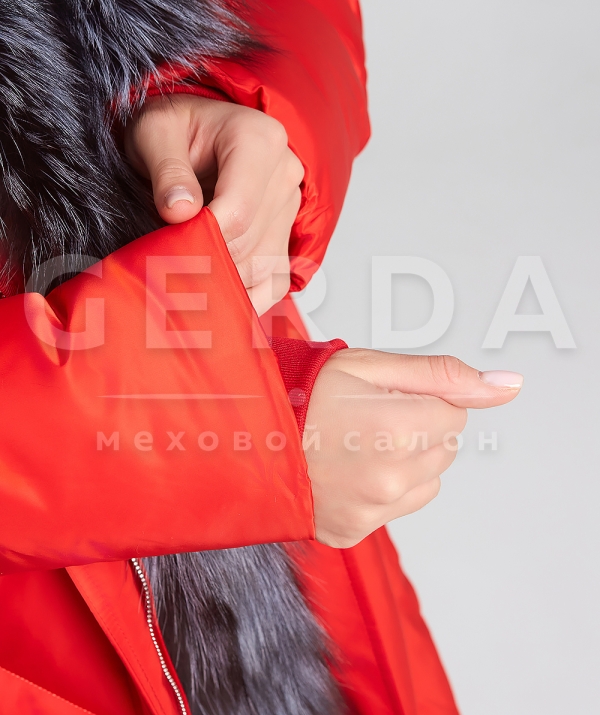 Женский пуховик с мехом чернобурки 90 см красный
